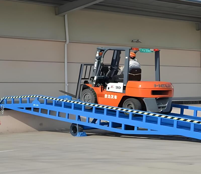文罗镇移动式卸货平台（叉车用）